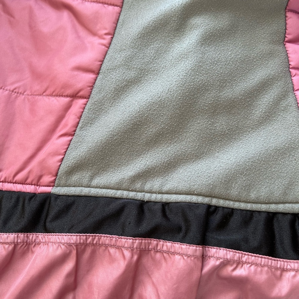 Cloudveil Primaloft ski/winter coat. Pockets. Zip off hood. Venting. Purple. EUC - Picture 10 of 16